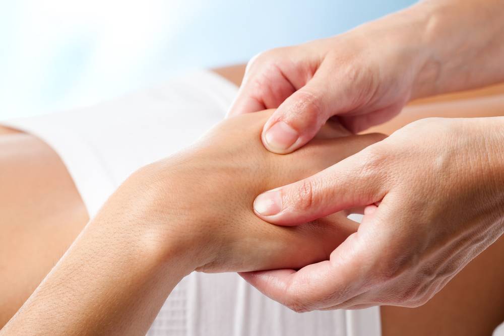 Utiliser l'acupression contre les douleurs au bras-2
