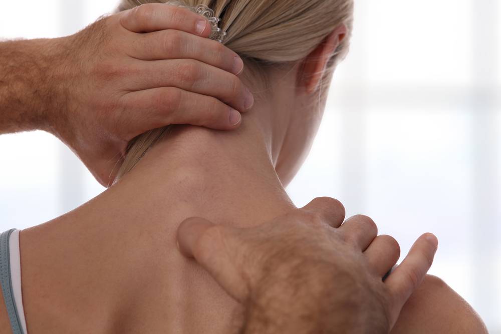 Utiliser l'acupression contre les douleurs à l'épaule-2
